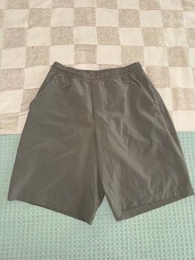 Lululemon Pace Breaker Lined Short 9"
Rover size S